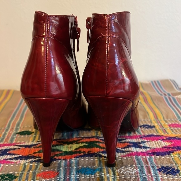 NWOB BCBGirls Red Patent Leather Ankle Bootie Heels Sz-7.5/8 - Picture 6 of 9